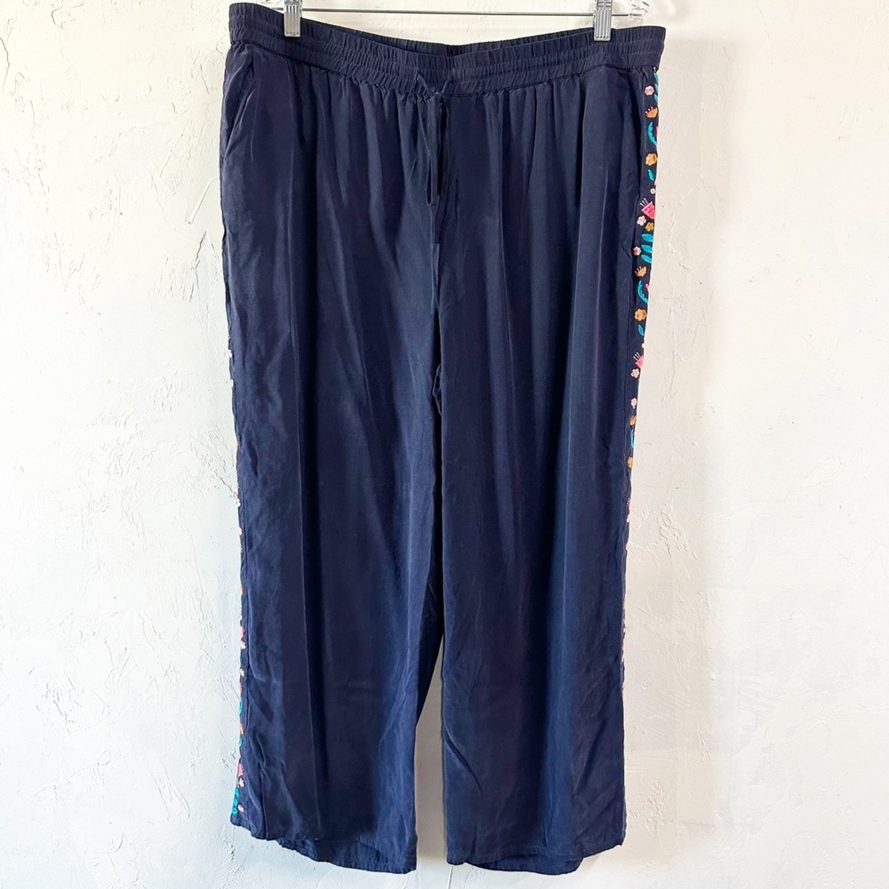 Boden Pants Tamara Floral Embroidered Ankle Cropped Pant Navy Blue Size 16